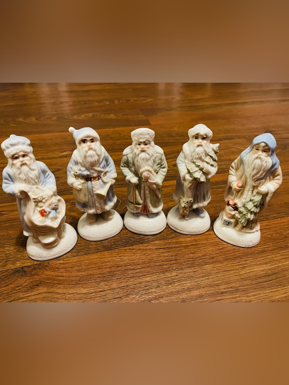 Set of 5 Vintage Santa’s Around the World